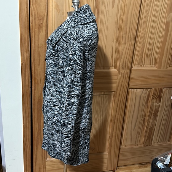 QUICKSILVER BUTTON DOWN SMALL BLK & WHT CARDIGAN NWT - Picture 6 of 14